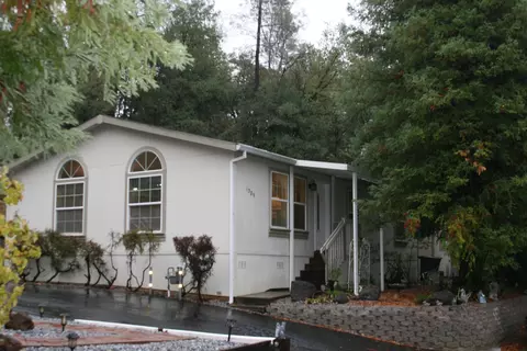 1389 Aztec Path, Redding, CA 96003 photo 3