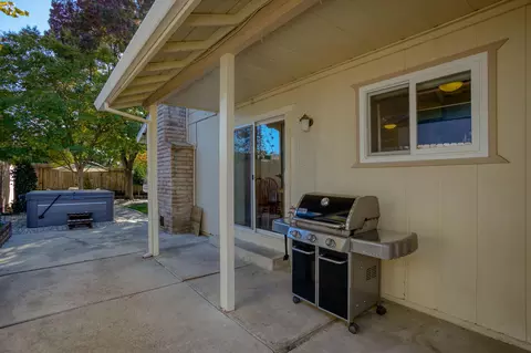 5637 Cascade Dr, Redding, CA 96003 photo 17