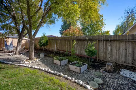5637 Cascade Dr, Redding, CA 96003 photo 22