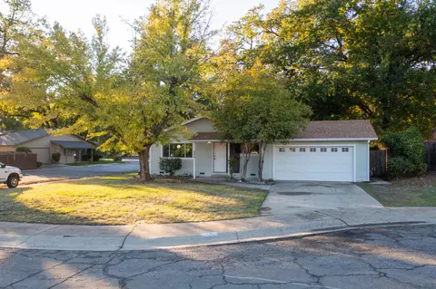 640 Christine Ave, Redding, CA 96003 photo 2