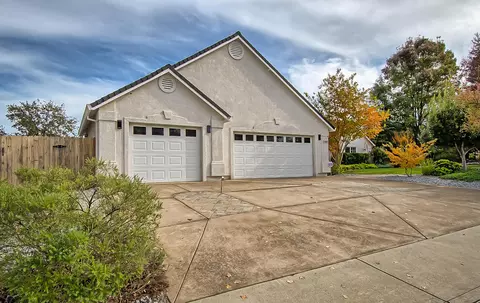 2195 Cumberland Dr, Redding, CA 96001 photo 3