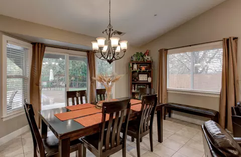 5574 Mill Pond Ln, Redding, CA 96001 photo 9