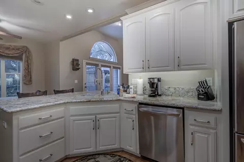2731 Lake Redding Dr, Redding, CA 96003 photo 28