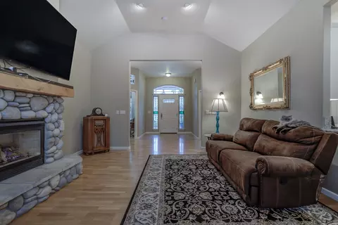 2731 Lake Redding Dr, Redding, CA 96003 photo 23