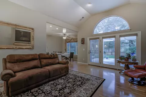2731 Lake Redding Dr, Redding, CA 96003 photo 22