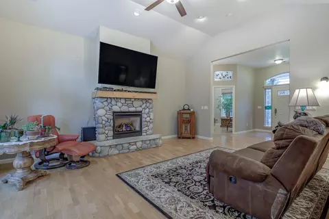 2731 Lake Redding Dr, Redding, CA 96003 photo 24