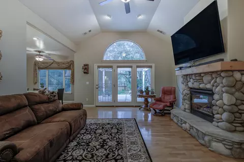 2731 Lake Redding Dr, Redding, CA 96003 photo 21