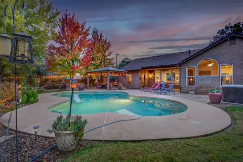 11517 La Costa Ct, Redding, CA 96003 photo 2