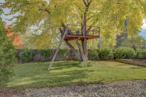 11517 La Costa Ct, Redding, CA 96003 photo 23