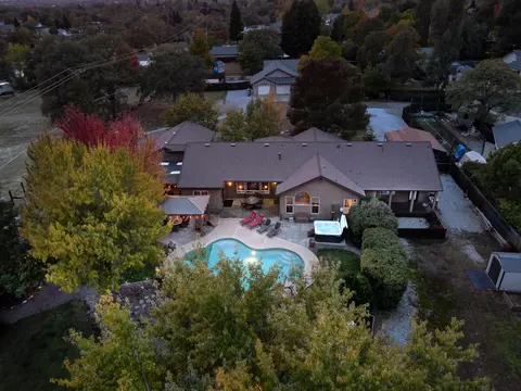 11517 La Costa Ct, Redding, CA 96003 photo 8