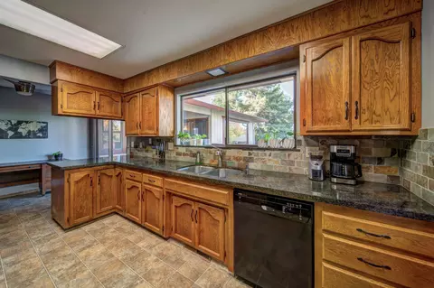 568 Royal Oaks Dr, Redding, CA 96001 photo 11