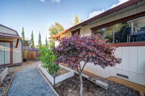 568 Royal Oaks Dr, Redding, CA 96001 photo 39