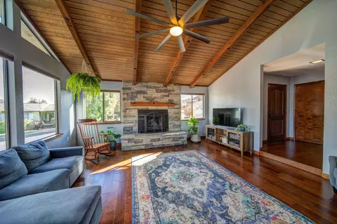 568 Royal Oaks Dr, Redding, CA 96001 photo 5