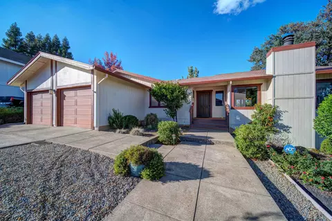 568 Royal Oaks Dr, Redding, CA 96001 photo 1
