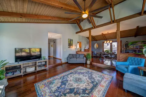 568 Royal Oaks Dr, Redding, CA 96001 photo 4