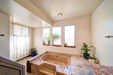 568 Royal Oaks Dr, Redding, CA 96001 photo 23