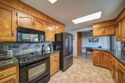 568 Royal Oaks Dr, Redding, CA 96001 photo 12