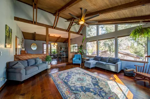568 Royal Oaks Dr, Redding, CA 96001 photo 3
