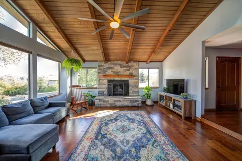 568 Royal Oaks Dr, Redding, CA 96001 photo 6