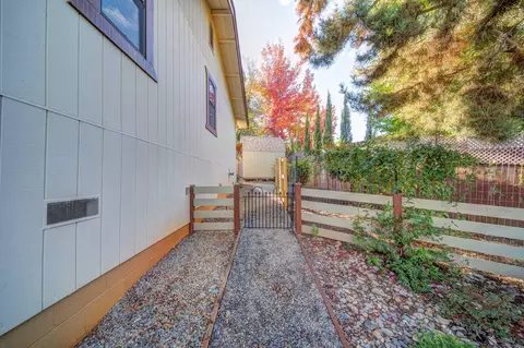 568 Royal Oaks Dr, Redding, CA 96001 photo 36