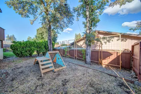 568 Royal Oaks Dr, Redding, CA 96001 photo 34
