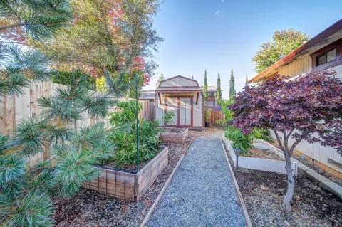 568 Royal Oaks Dr, Redding, CA 96001 photo 38
