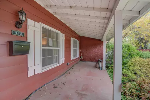 774 Lakeview Dr, Redding, CA 96001 photo 2