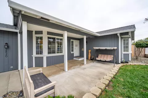 2820 Donner Ct, Redding, CA 96001 photo 2