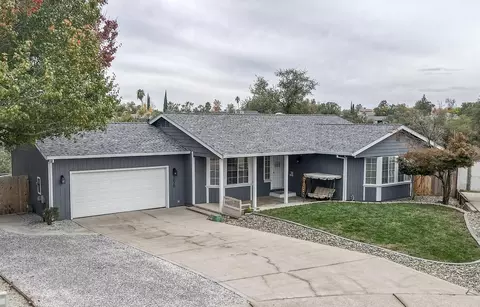 2820 Donner Ct, Redding, CA 96001 photo 1