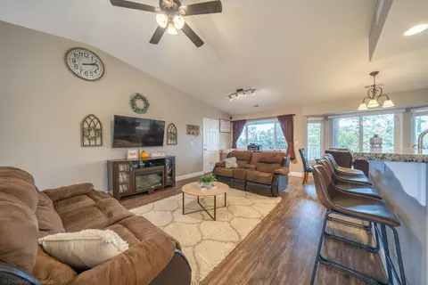 2820 Donner Ct, Redding, CA 96001 photo 4