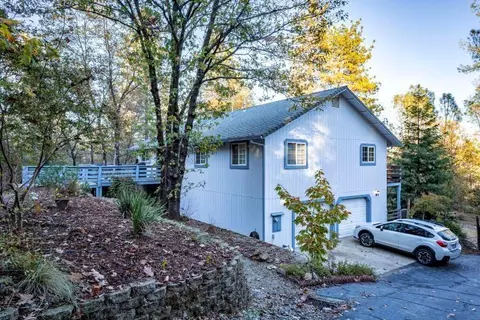 12129 Perry Dr, Redding, CA 96003 photo 2