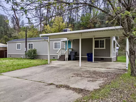 1915 Kenyon Dr, Redding, CA 96001 photo 1