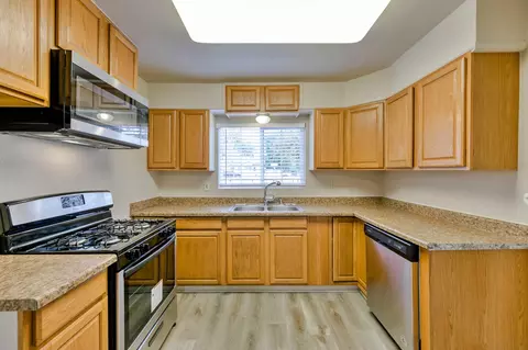 2131 Grape Ave, Redding, CA 96001 photo 2