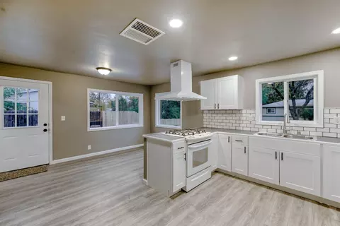5638 Jubilee St, Redding, CA 96001 photo 3