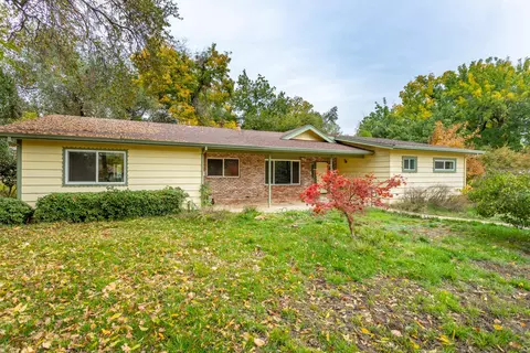 5860 Wildwood Dr, Redding, CA 96001 photo 1