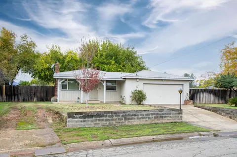 1222 Scenic Way, Redding, CA 96001 photo 2
