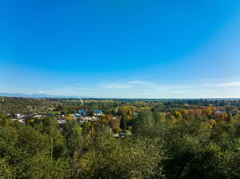 373 Pearl St, Redding, CA 96003 photo 3