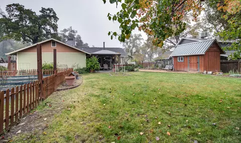 6886 Yvonne Ct, Redding, CA 96001 photo 24