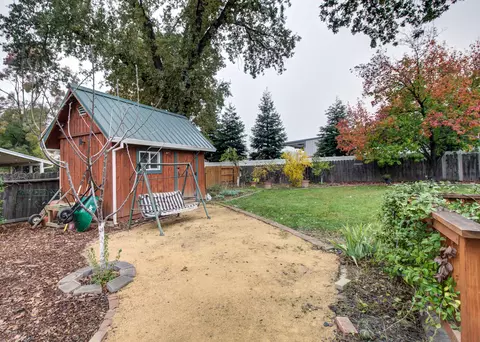 6886 Yvonne Ct, Redding, CA 96001 photo 27