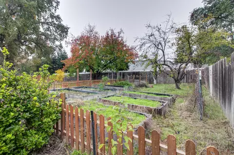 6886 Yvonne Ct, Redding, CA 96001 photo 25