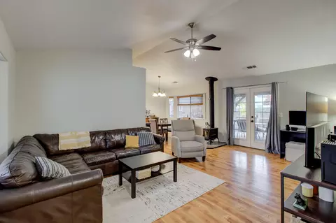 6886 Yvonne Ct, Redding, CA 96001 photo 5