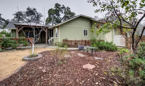 6886 Yvonne Ct, Redding, CA 96001 photo 23