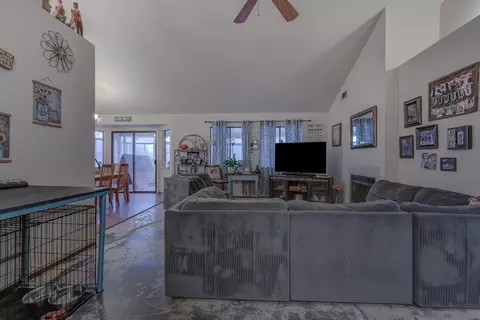 501 Armando Ave, Redding, CA 96003 photo 3