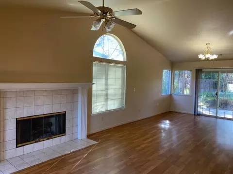 6404 Oxbow St, Redding, CA 96001 photo 3