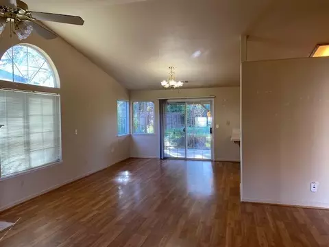 6404 Oxbow St, Redding, CA 96001 photo 4