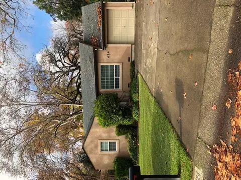 624 Loma St, Redding, CA 96003 photo 1