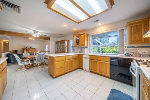 11782 Neal Ln, Redding, CA 96003 photo 9