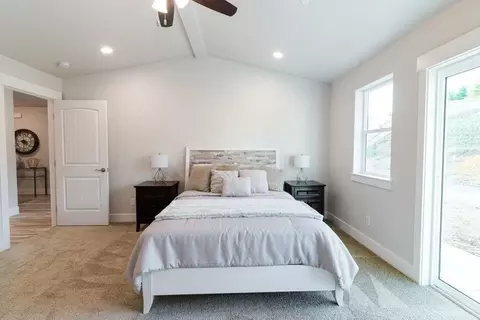 948 Albion Ave, Redding, CA 96003 photo 8