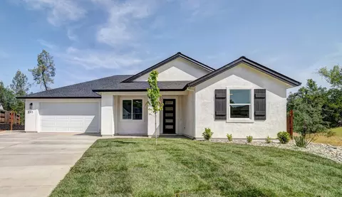 995 Bellagio Ter, Redding, CA 96003 photo 1