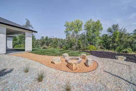 995 Bellagio Ter, Redding, CA 96003 photo 4